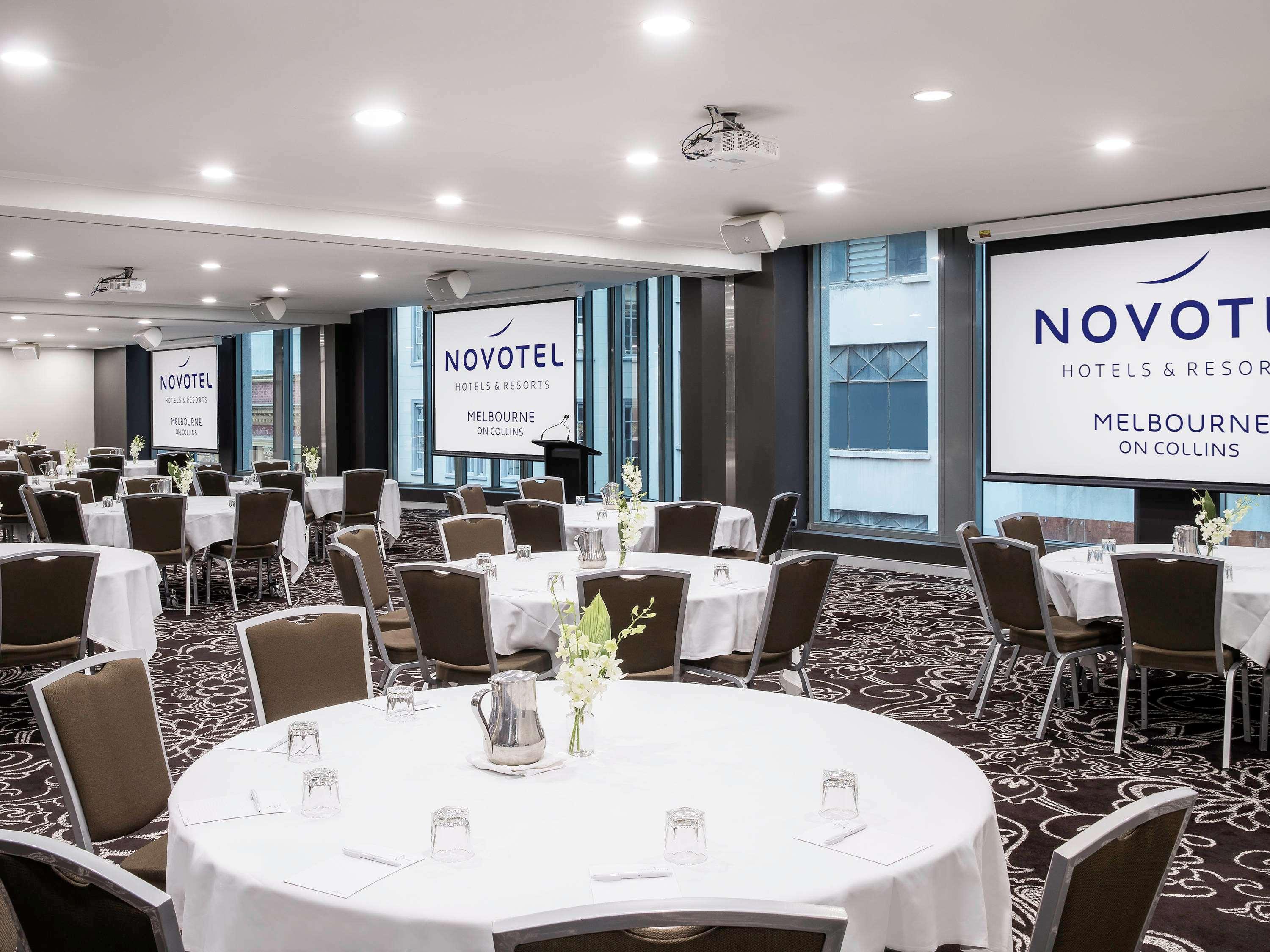 Hotel Novotel On Collins 4*