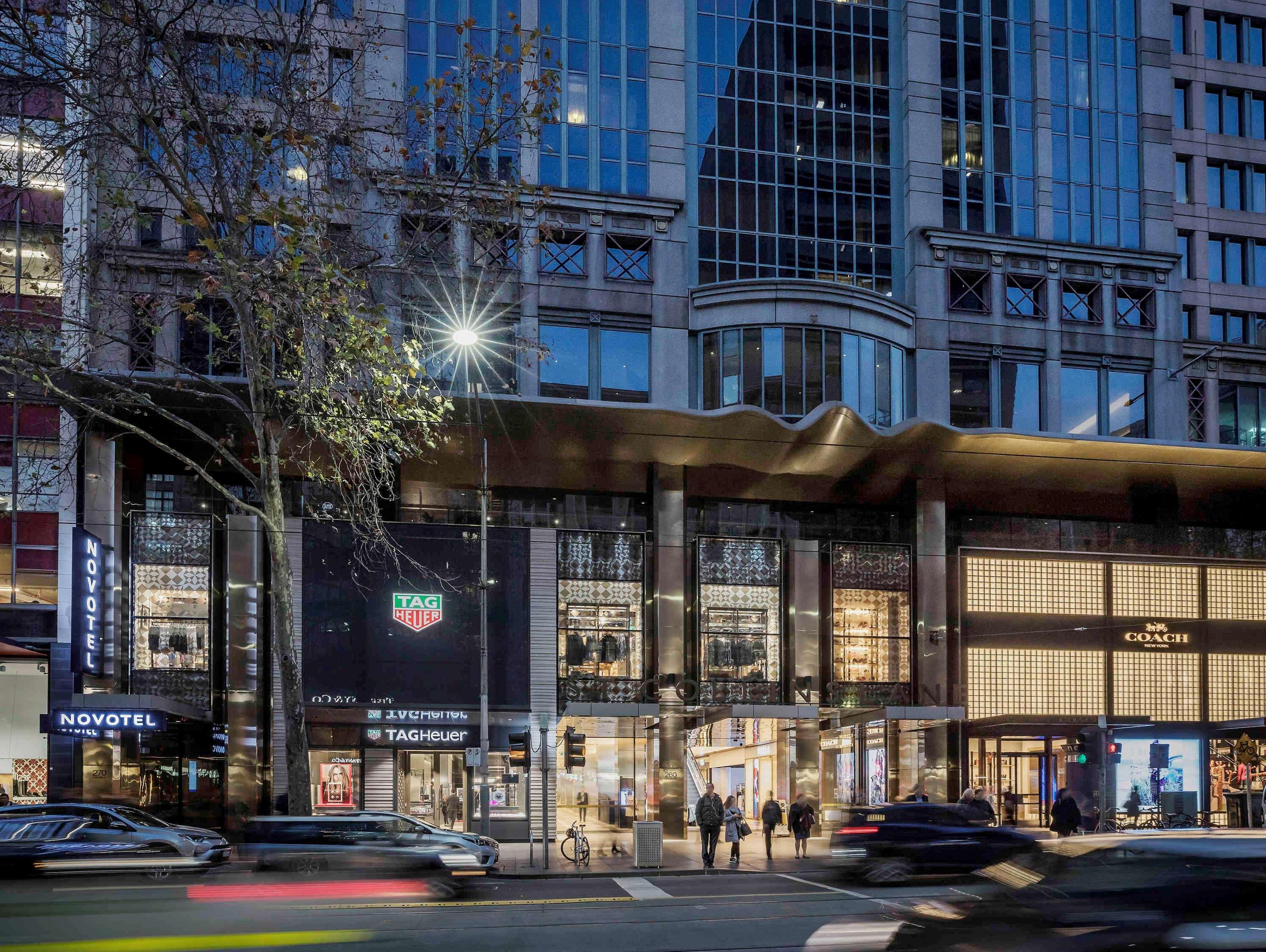 Hotel Novotel On Collins 4*