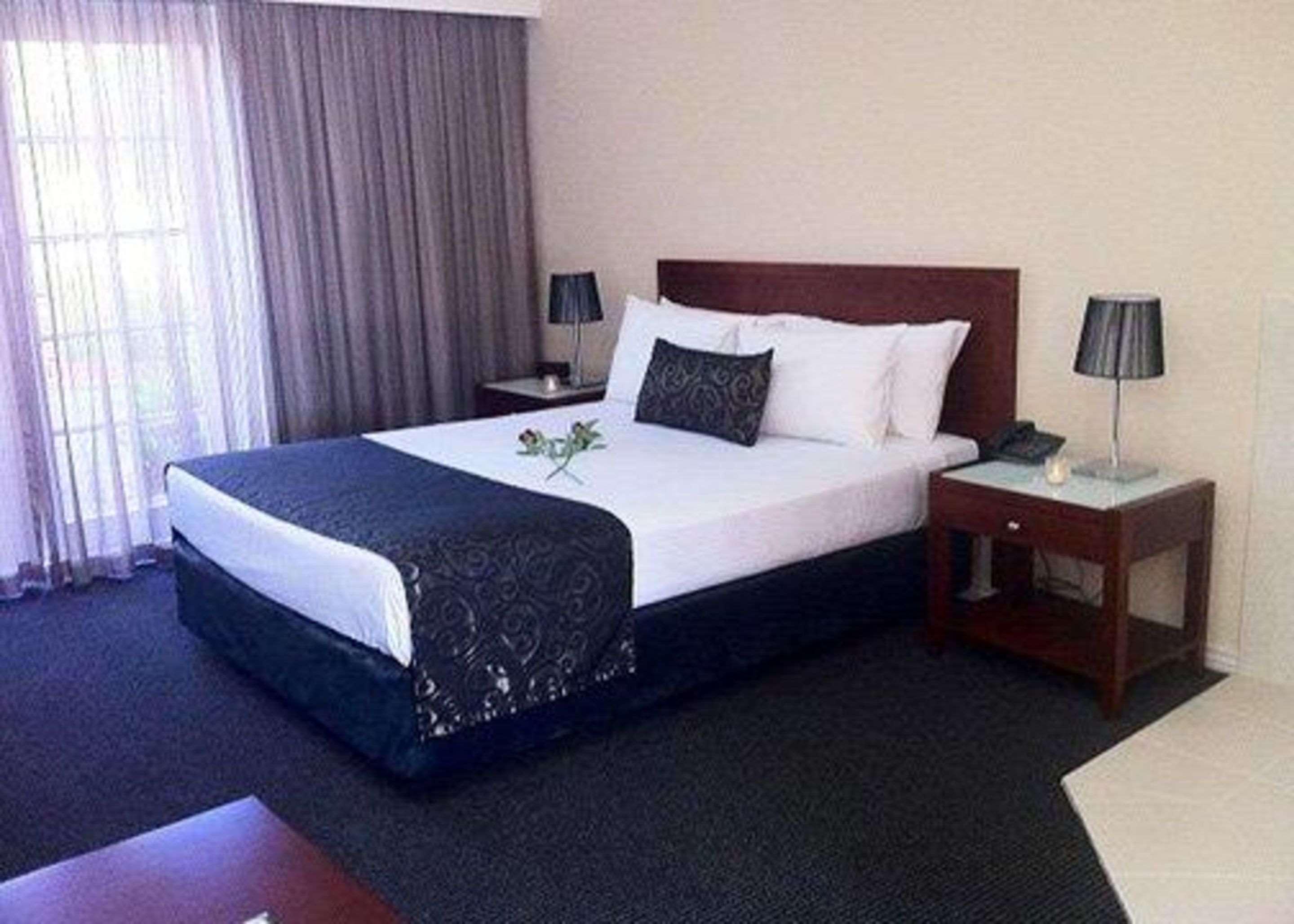 Hotel Quality Airport 3*