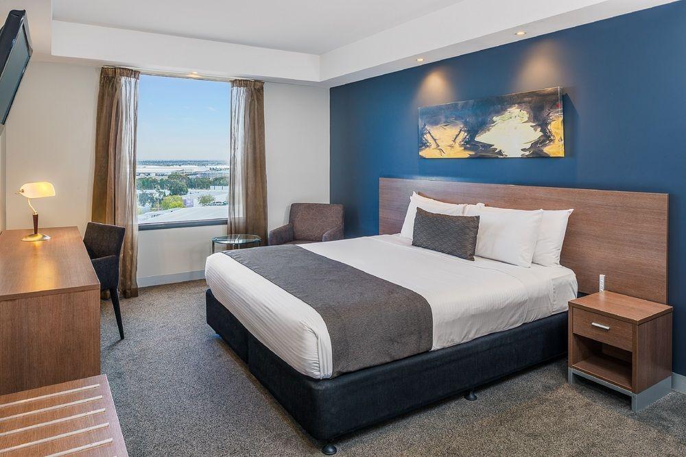 Mantra Airport Hotel 4*