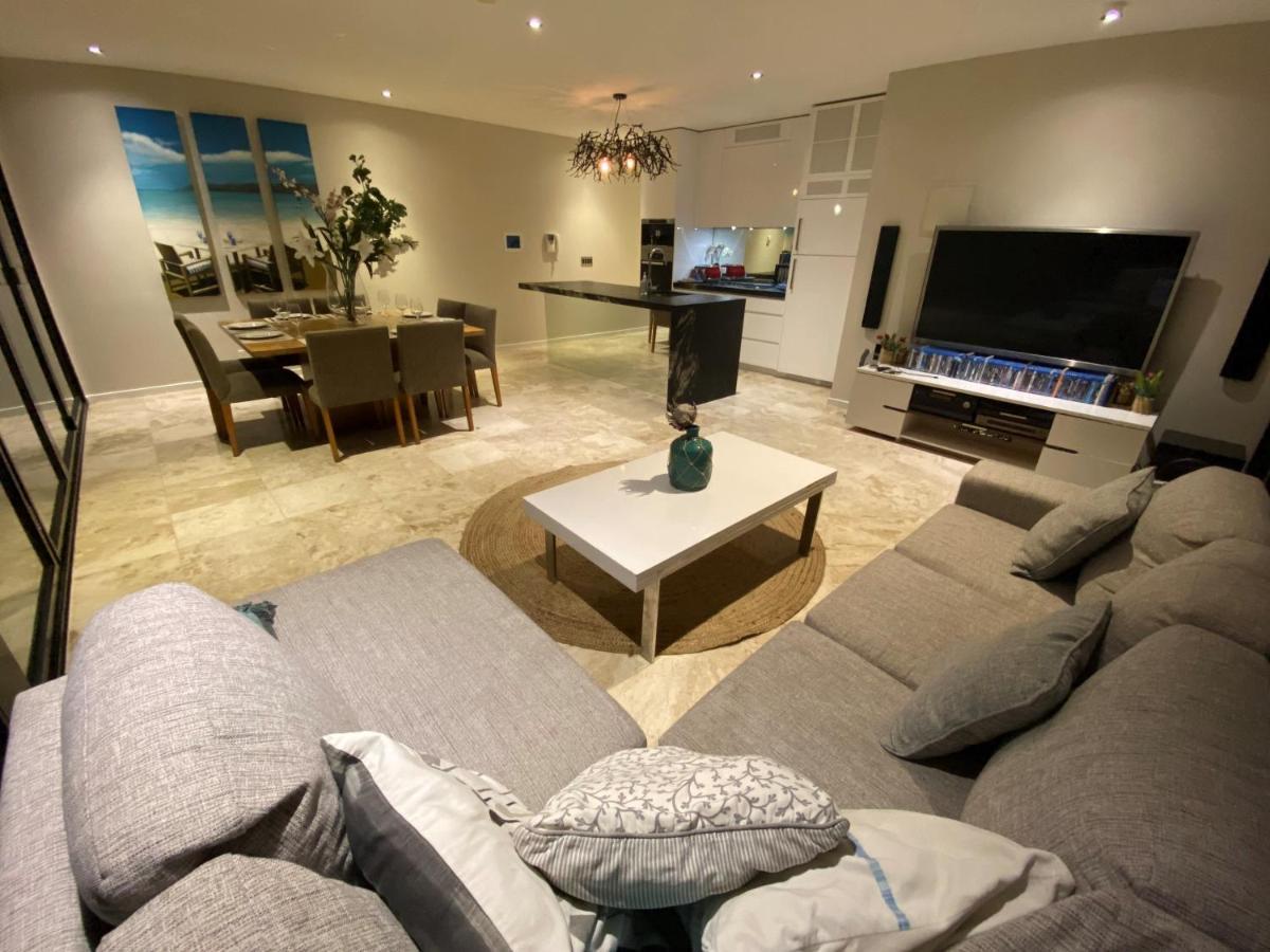 Luxurious Penthouse Oasis With Melbourne