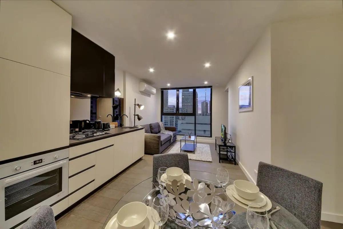 2br Suites On Bourke, Perfect Location, Views Apartment