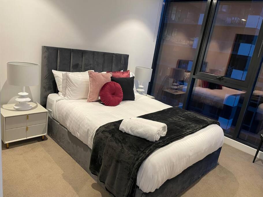 Modern 3 Bedroom In Southbank Melbourne