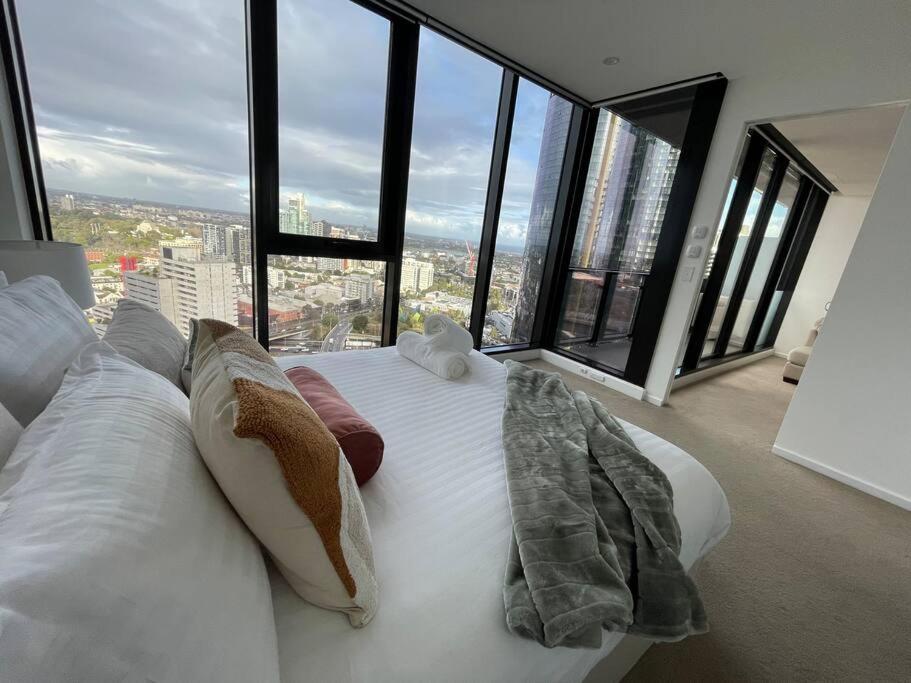 Lux 3 Bedroom In Southbank Apartment