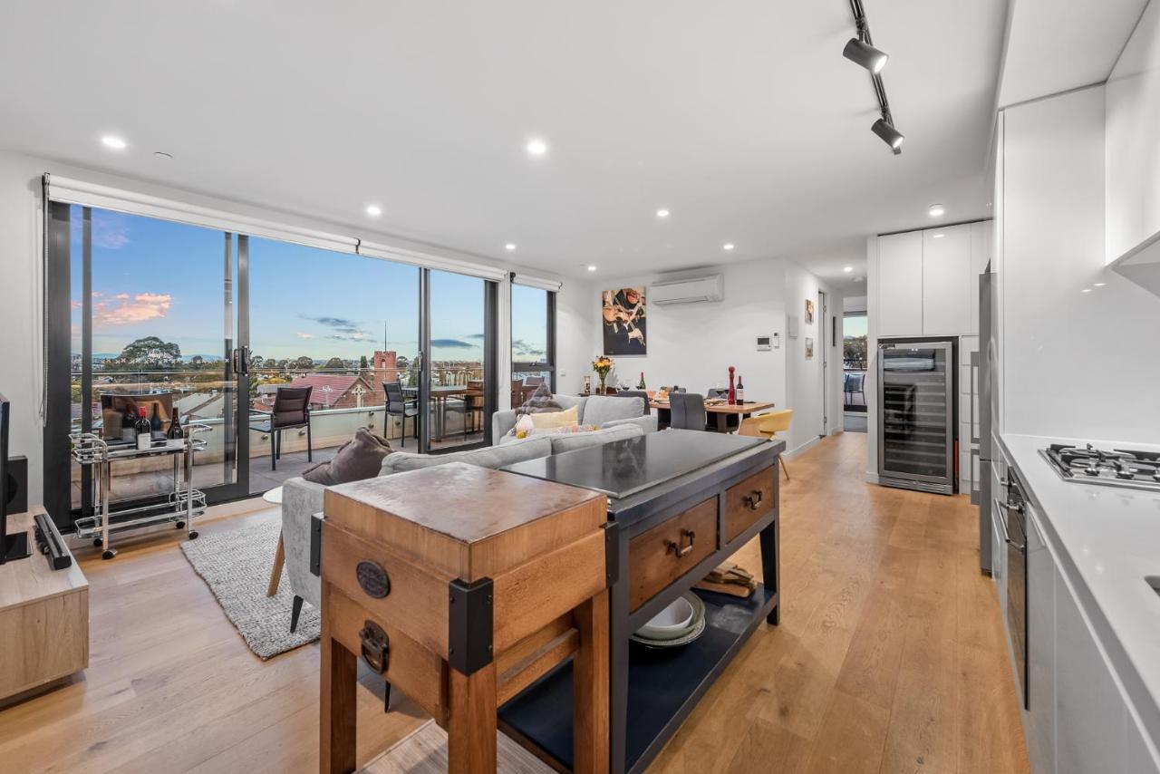 Staycentral - East Brunswick Penthouse With Study *