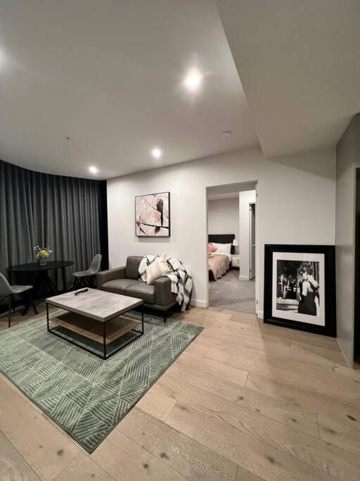 Comfy 2 Bed In The Heart Of Apartment *