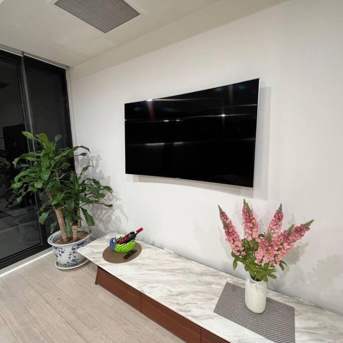 Carlton Stunning View 150m Away From University Of