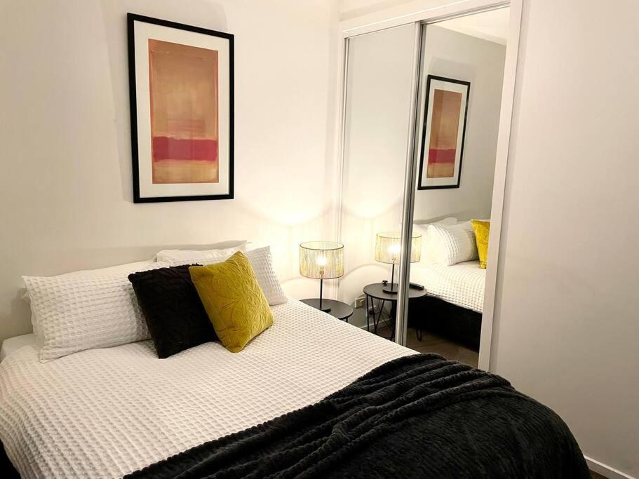 Astral - Perfectly Located 2 Bedroom In St Kilda *
