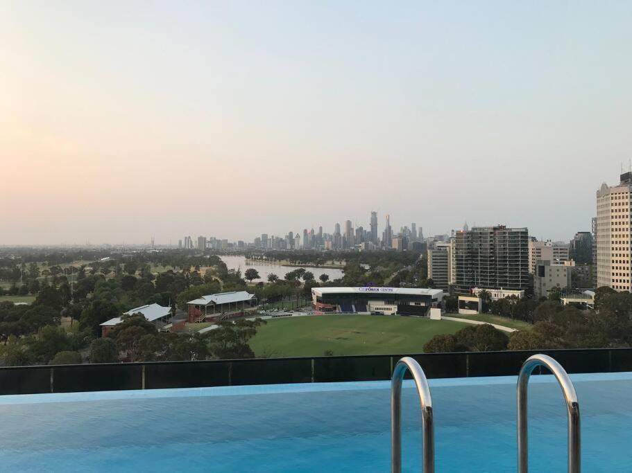 Rooftop Infinity Pool - St Kilda Luxury Apartment Melbourne