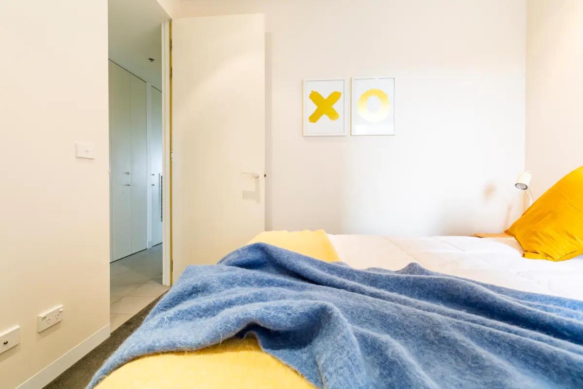 Luxury Beachside Apartment *