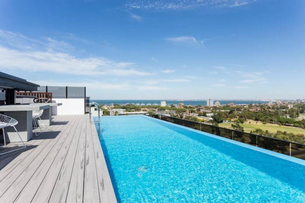 Apartment Rooftop Infinity Pool - St Kilda Luxury