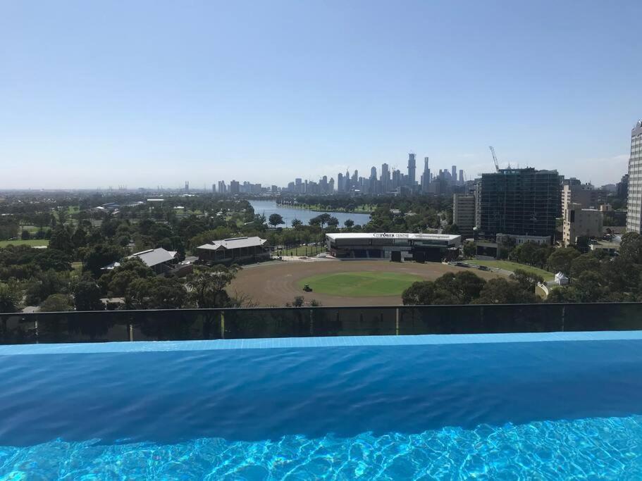 Apartment Rooftop Infinity Pool - St Kilda Luxury