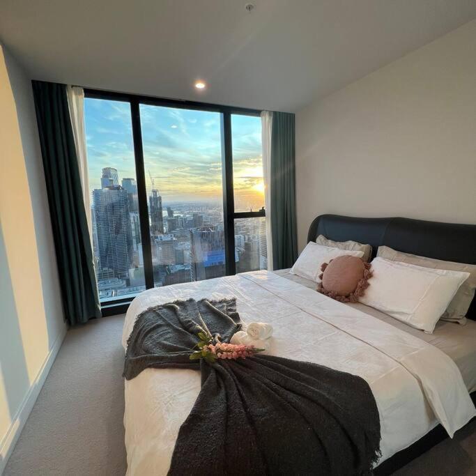 Panoramic Cbd Views In The Heart Of * Melbourne