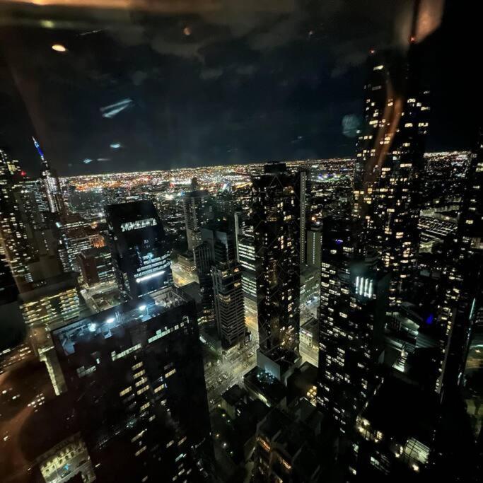 Panoramic Cbd Views In The Heart Of Apartment