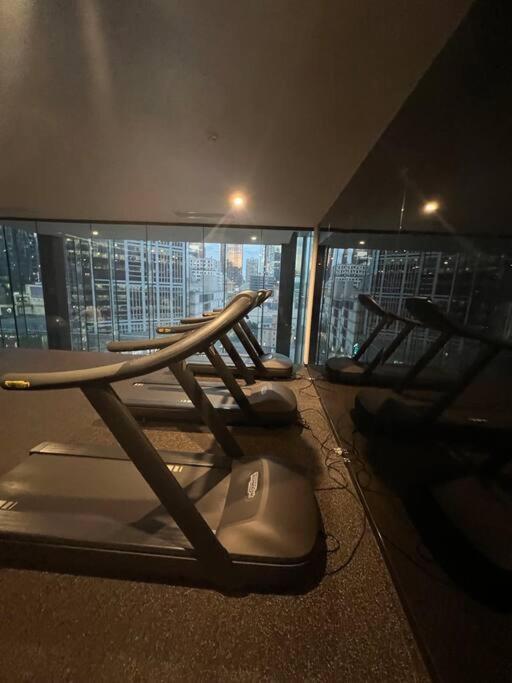 Panoramic Cbd Views In The Heart Of * Melbourne