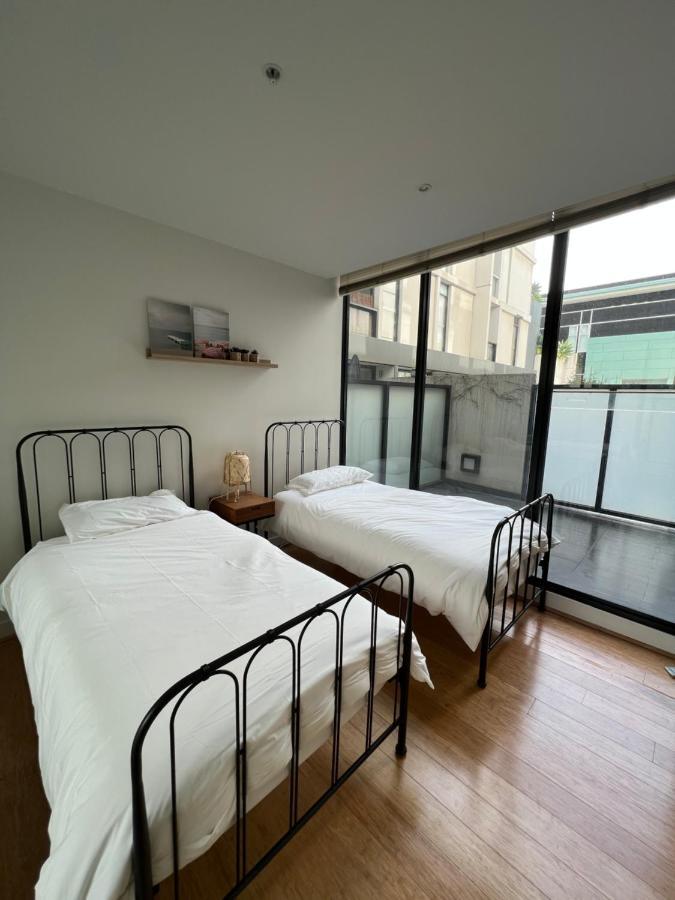 Beachside Sunshine Lifestyle-great Price-entire Aprt At Port * Melbourne