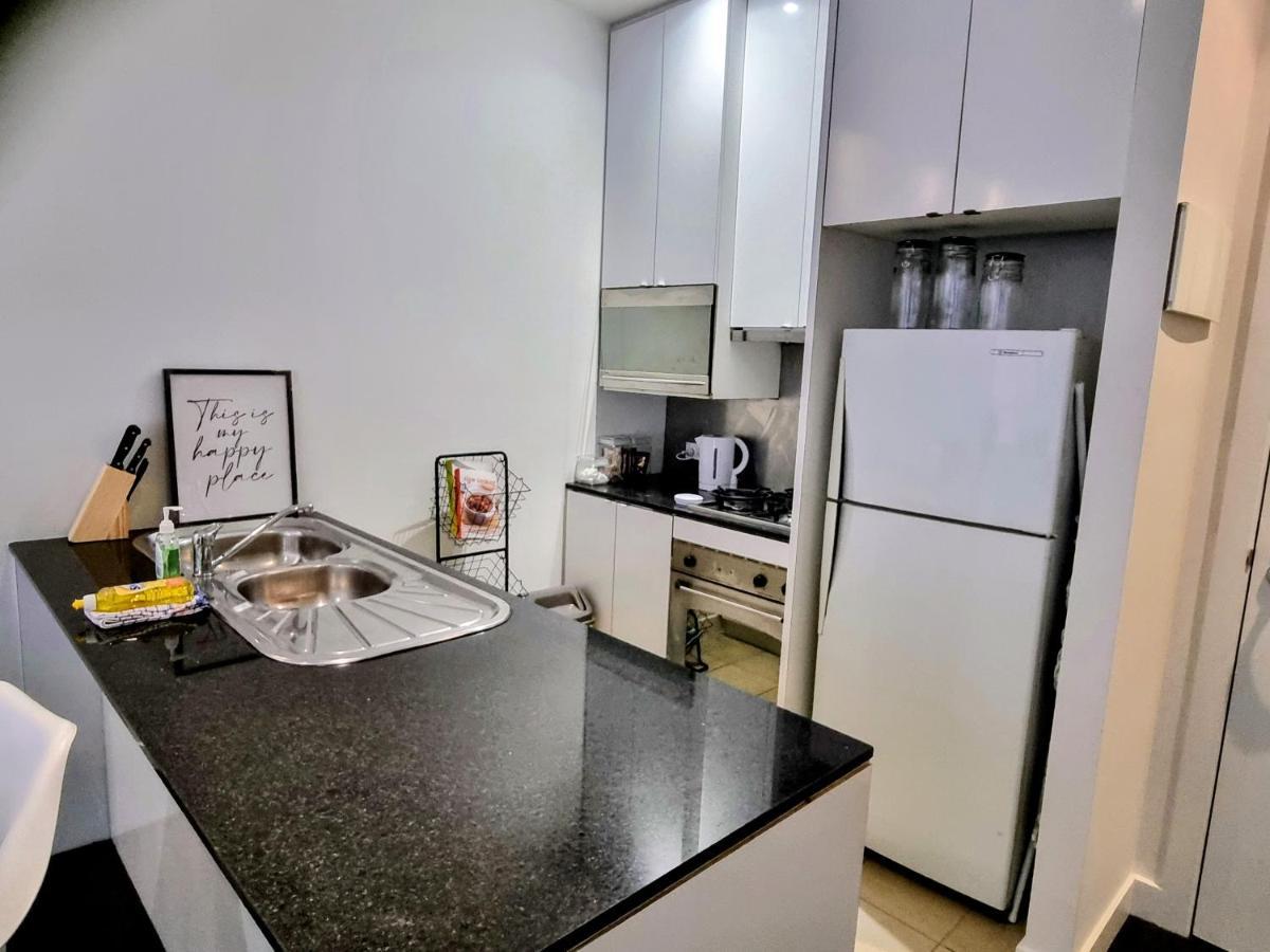 Collins 2-bd With Pre-reserve Parking