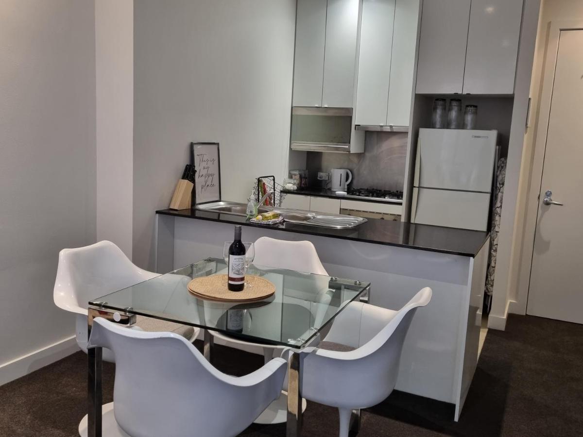 Collins 2-bd With Pre-reserve Parking Melbourne