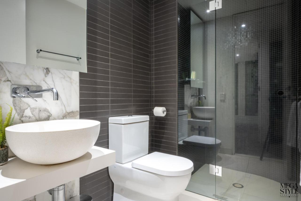 Mega Style Flinders St Apartment