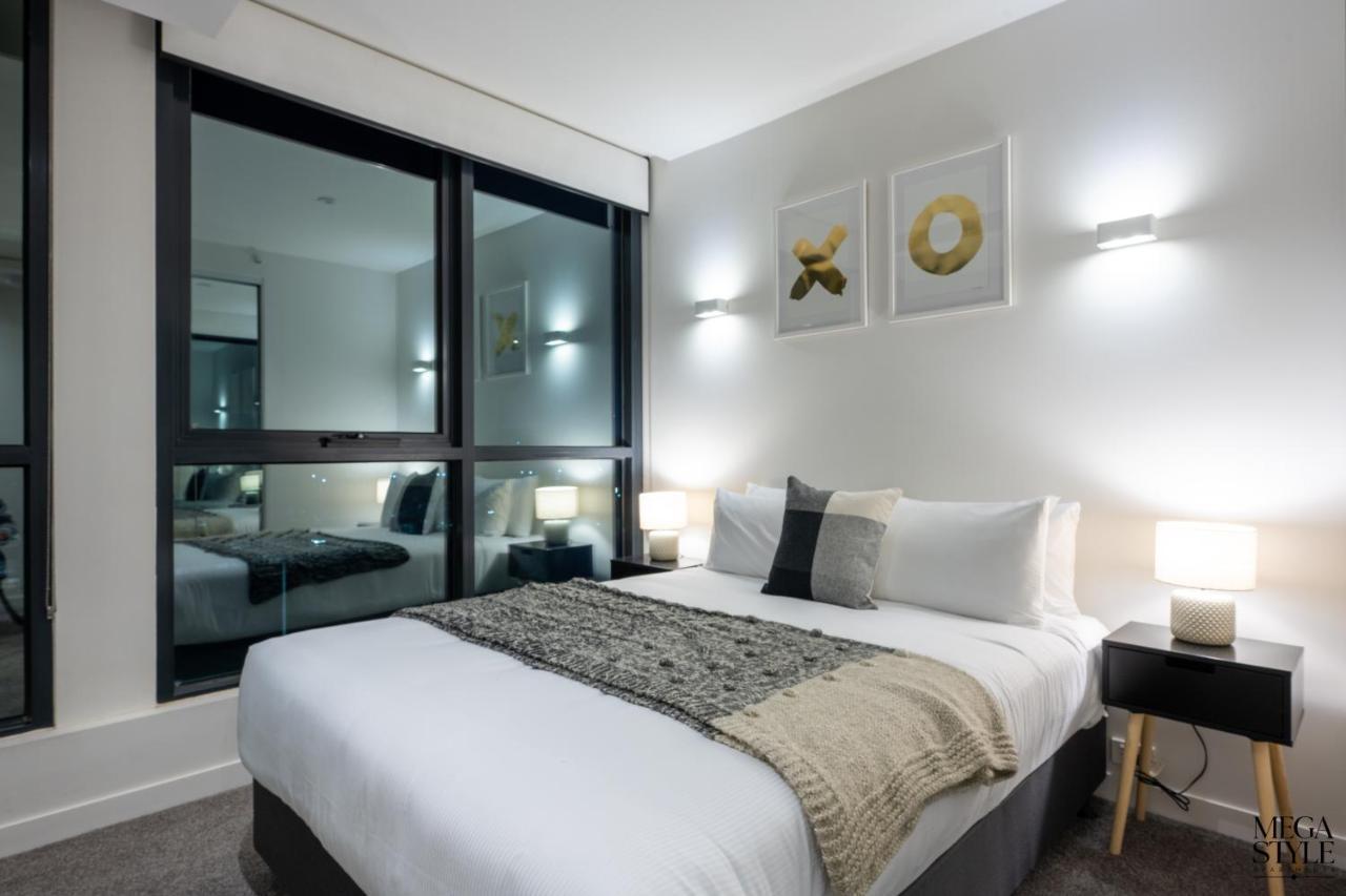 Mega Style Flinders St Apartment *
