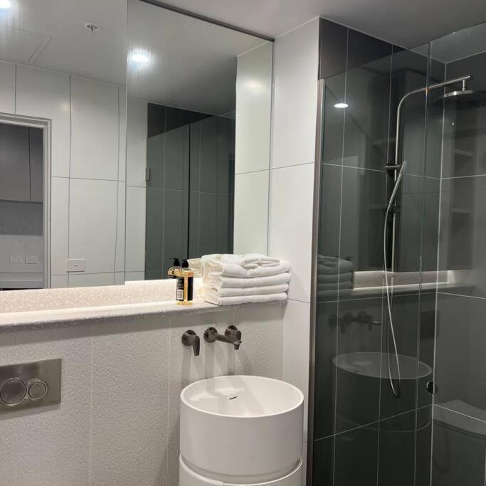 Apartment Panoramic Cbd Views In The Heart Of *