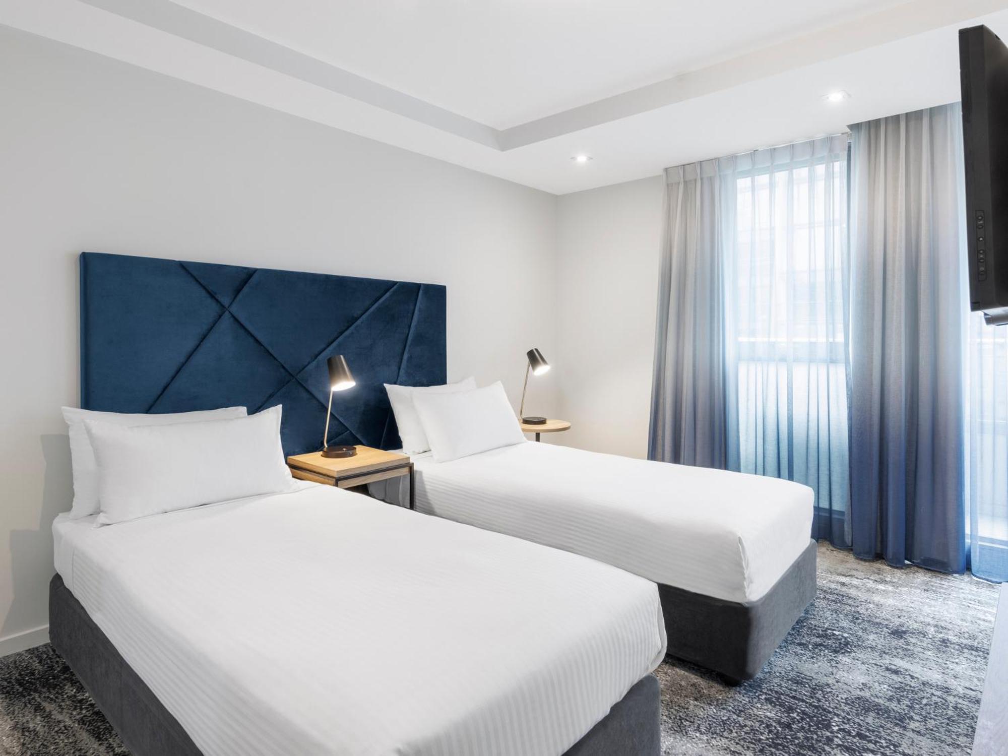 Aparthotel Brady Flinders Street 4*