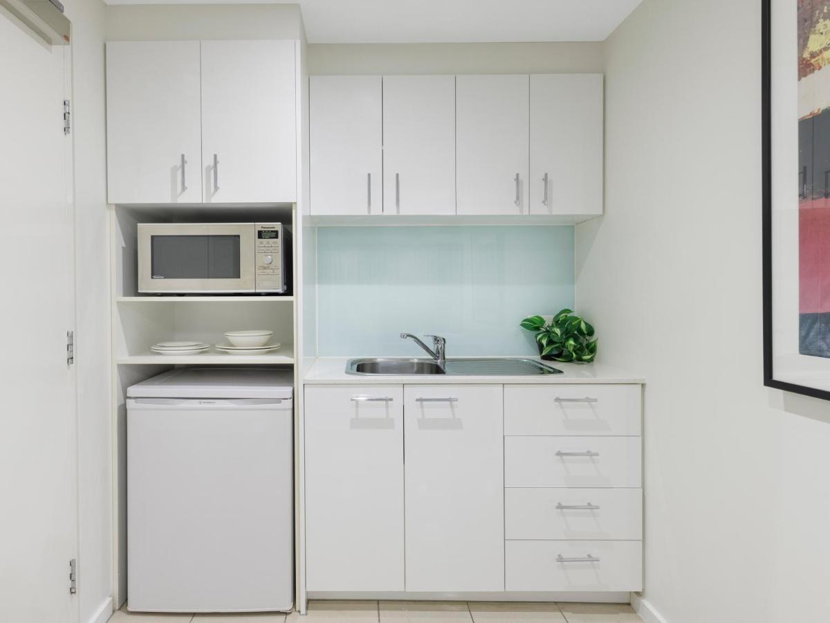 Aparthotel Brady Flinders Street 4*