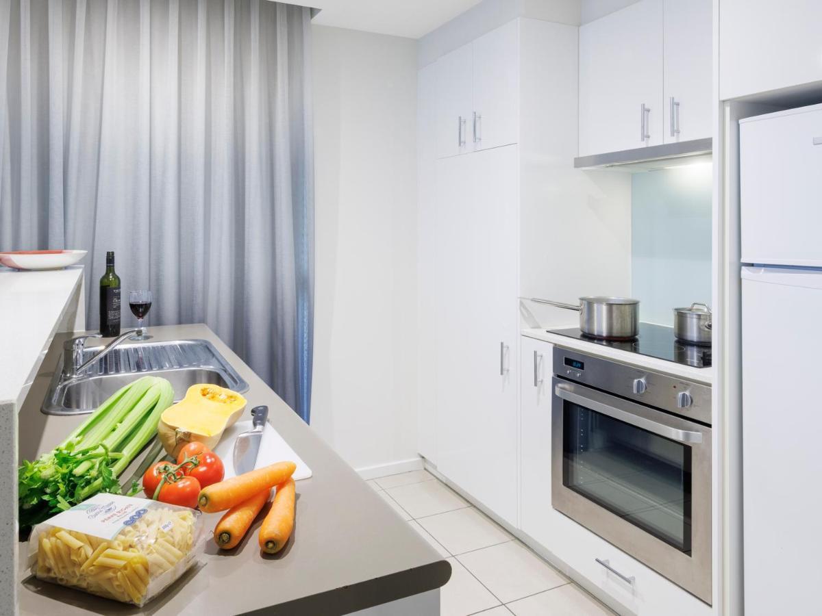 Brady Flinders Street Aparthotel 4*
