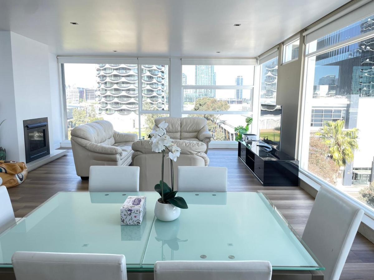 Docklands Luxury Penthouse Right Above The District Docklands Melbourne