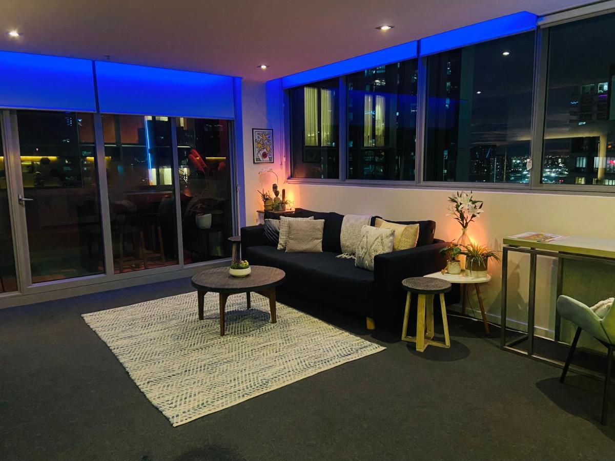 La Sky Boutique - Pool, & Sauna Apartment Melbourne