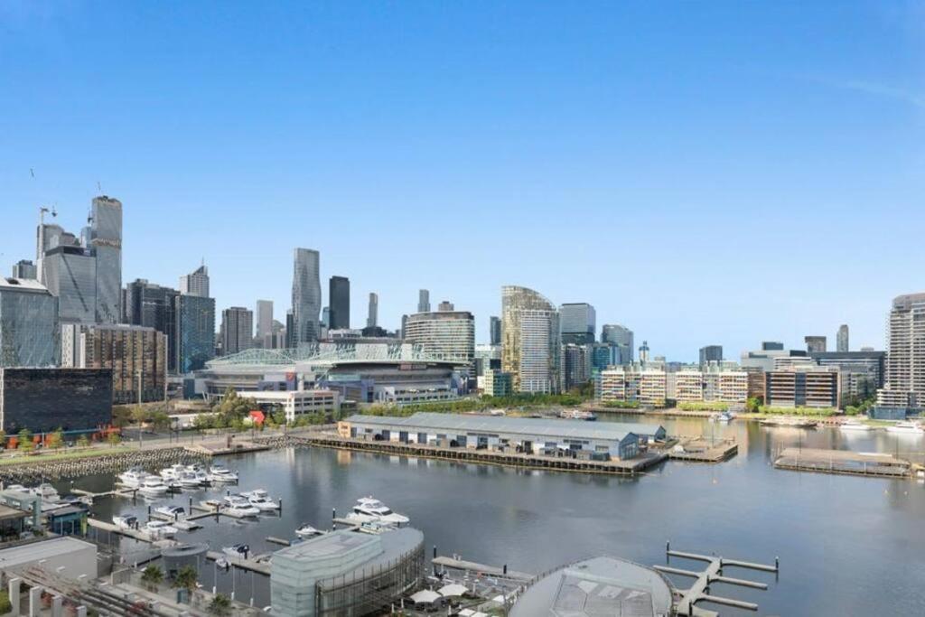 Lifestyle 2bed, 2bath Apartment, Parking & Pool * Melbourne