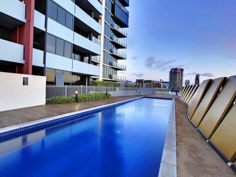 Lifestyle 2bed, 2bath Apartment, Parking & Pool * Melbourne