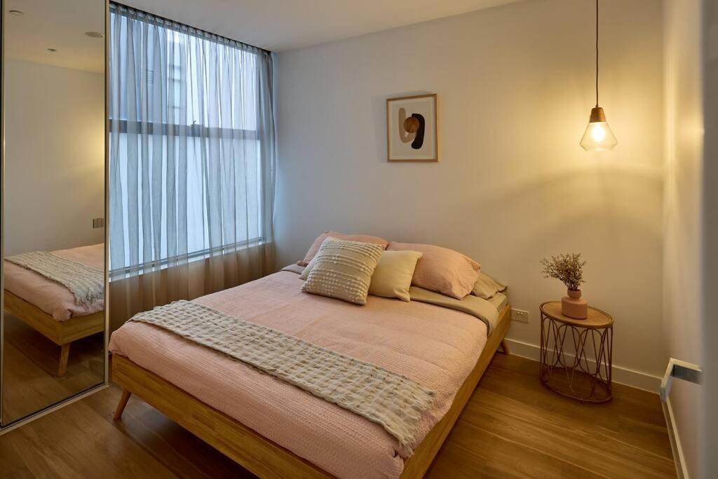 Apartment Beautiful 2 Bedroom With Private Rooftop *