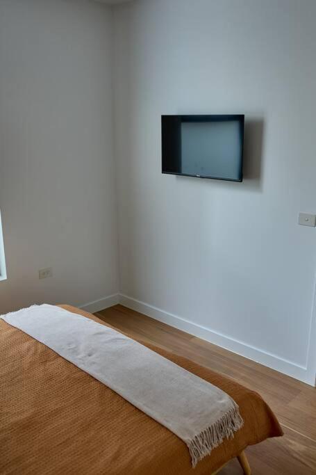 Beautiful 2 Bedroom With Private Rooftop Apartment Melbourne