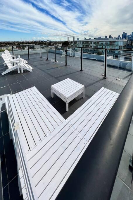 Beautiful 2 Bedroom With Private Rooftop Apartment Melbourne