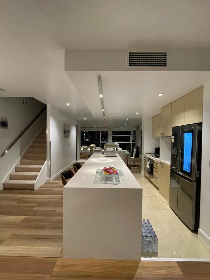 Docklands Luxury Penthouse Right Above The District Docklands * Melbourne