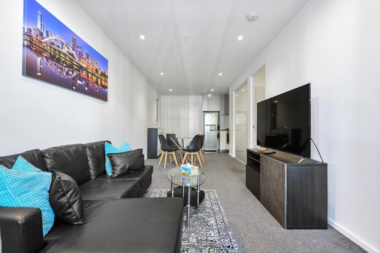 Road 151 With Pool, Parking And Gym