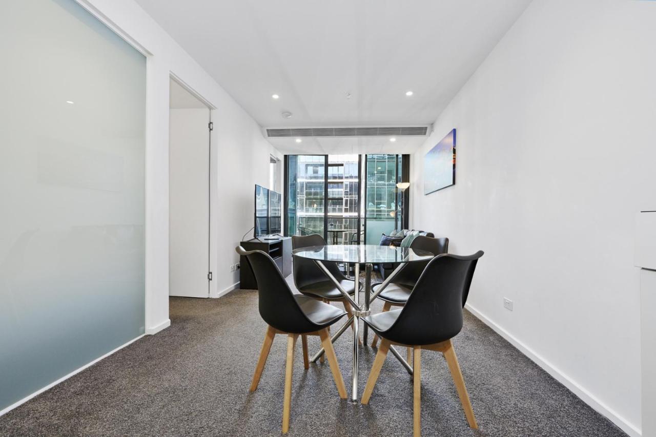 Road 151 With Pool, Parking And Gym Melbourne