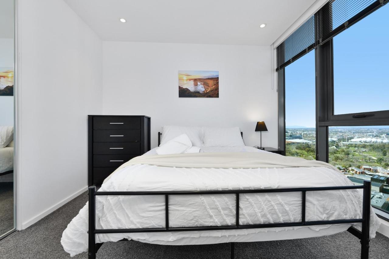 Road 151 With Pool, Parking And Gym * Melbourne