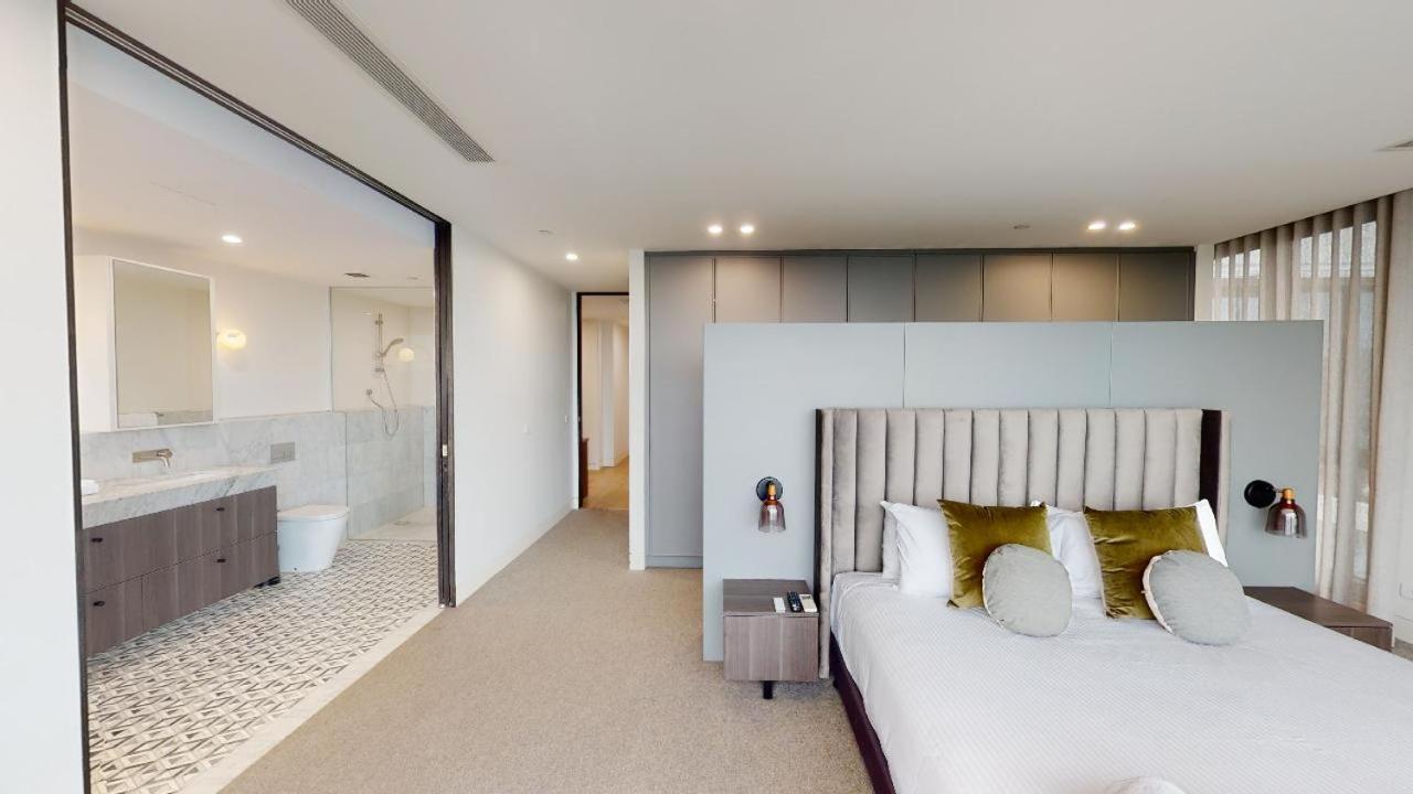Luxury Penthouse With Astonishing Bay And Views Apartment