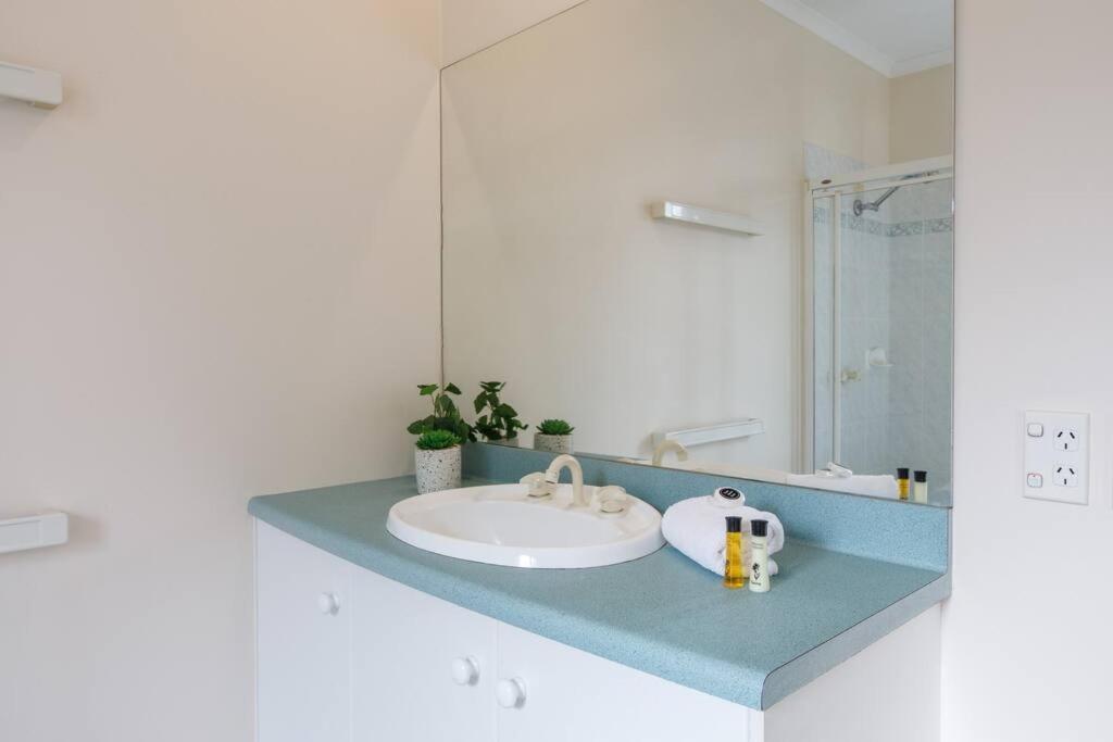 Heart Of Mckinnon Units By Ready Set Host * Melbourne