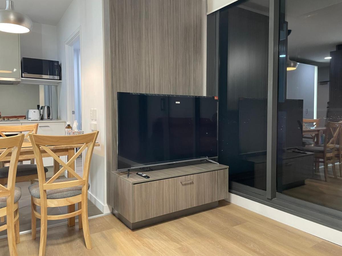 Super Luxury 2 Bedroom Well Furnished With Marvellous Views Convenient Location 1 Free Parking *