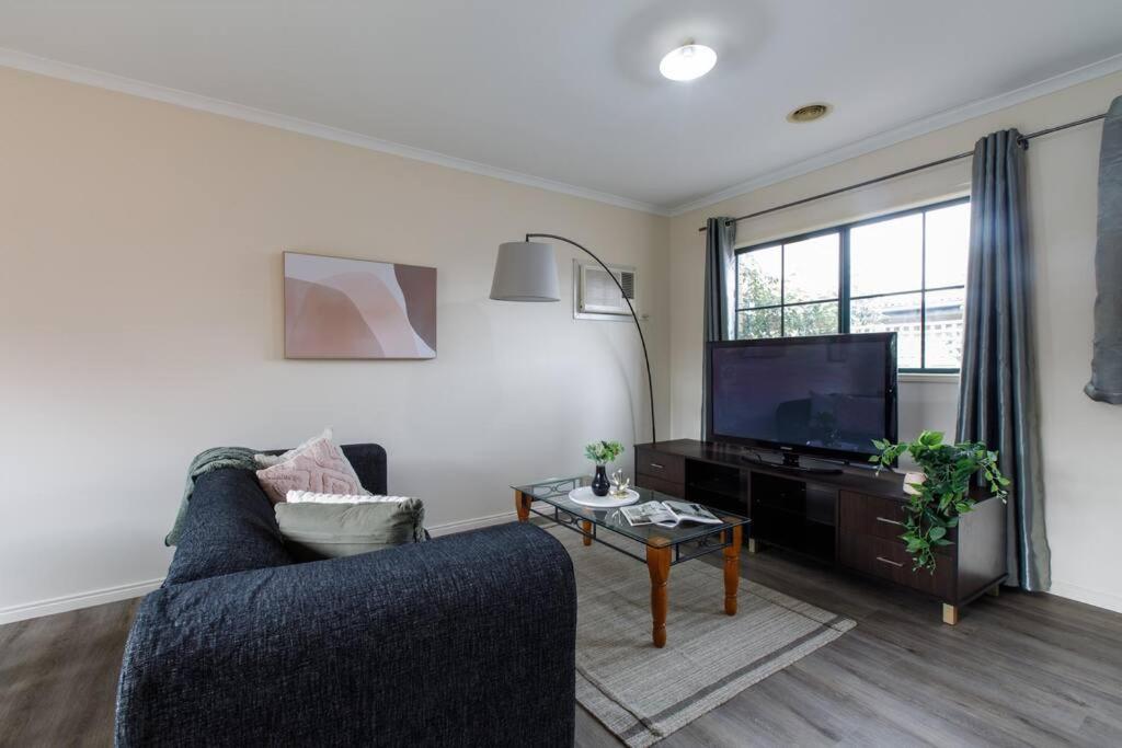 Heart Of Mckinnon Units By Ready Set Host Holiday home *