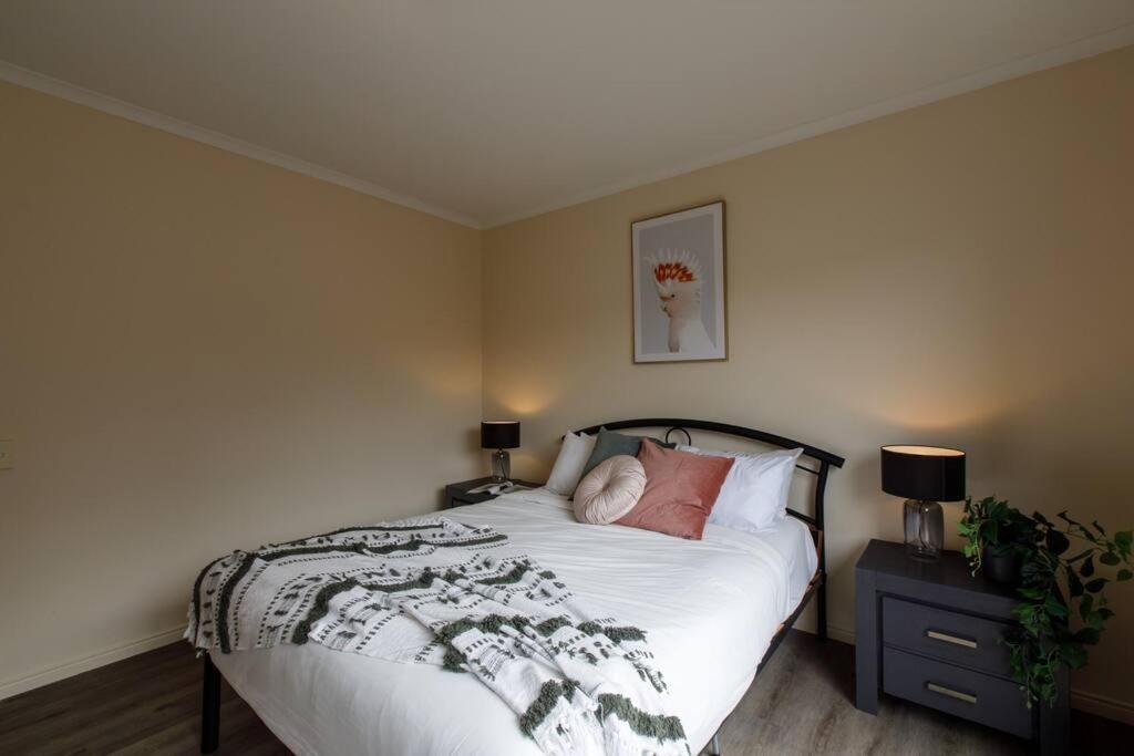 Holiday home Heart Of Mckinnon Units By Ready Set Host