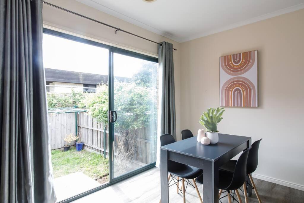 Heart Of Mckinnon Units By Ready Set Host Holiday home *