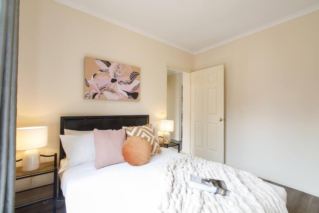 Holiday home Heart Of Mckinnon Units By Ready Set Host *