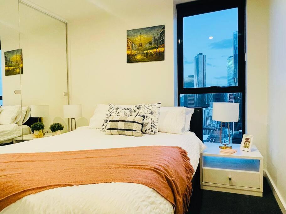 High Rise Unit In Front Of Crown With Free Parking Apartment *