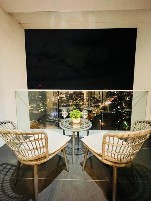 Apartment High Rise Unit In Front Of Crown With Free Parking *
