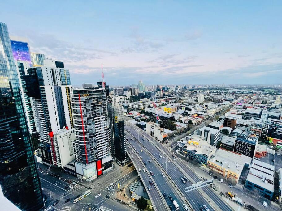 Apartment High Rise Unit In Front Of Crown With Free Parking