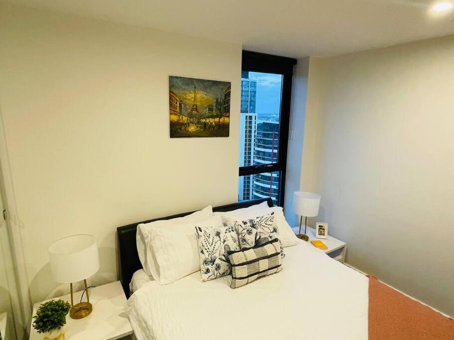 High Rise Unit In Front Of Crown With Free Parking